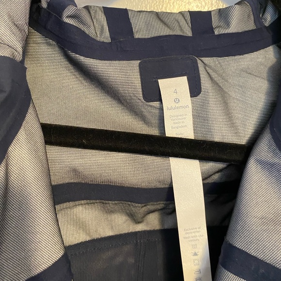 Lululemon navy blue rain coat New without tags - Picture 5 of 8